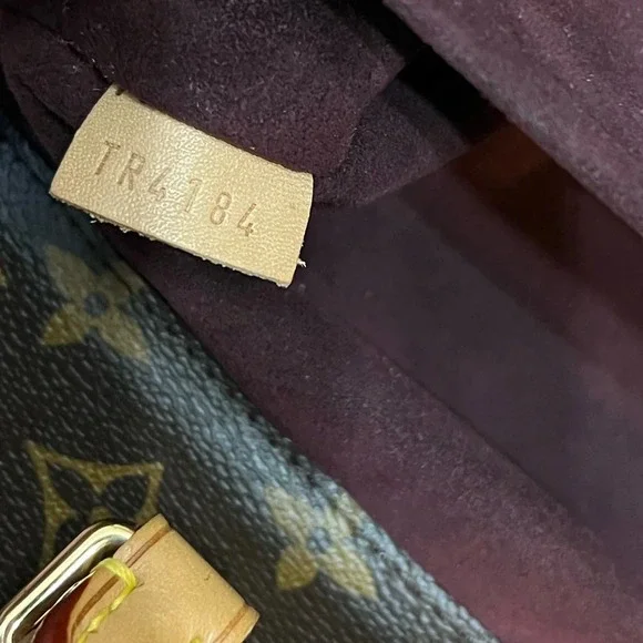 Louis Vuitton 
MONTAIGNE LEATHER HANDBAG in Excellent Condition - Picture 7 of 15